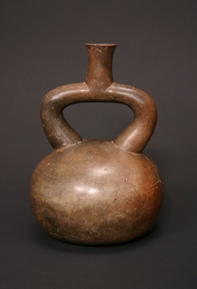 PC404: Chavin stirrup vessel